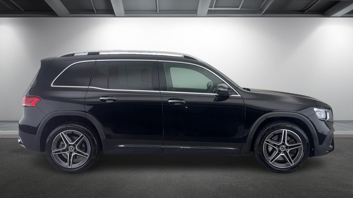 Mercedes-Benz GLB Image 16