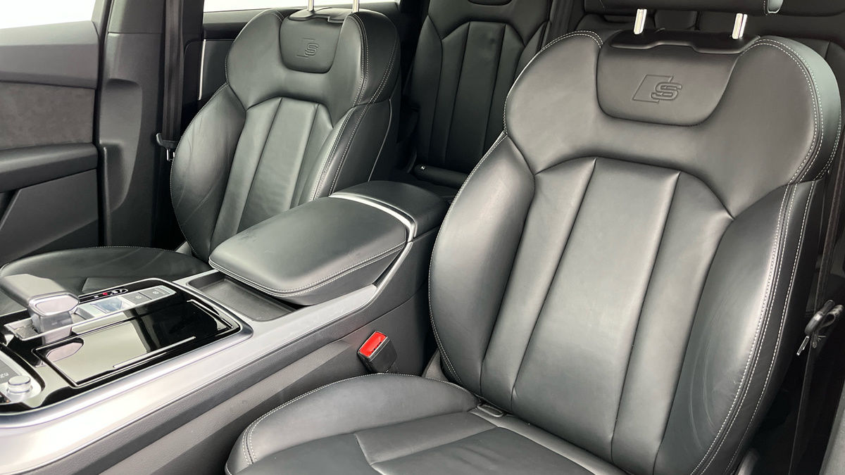 Audi Q7 Image 7
