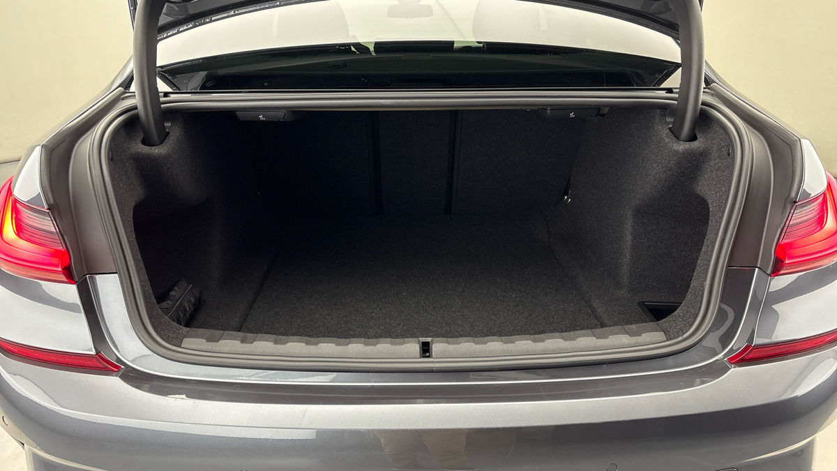 BMW 3 Series Image 11