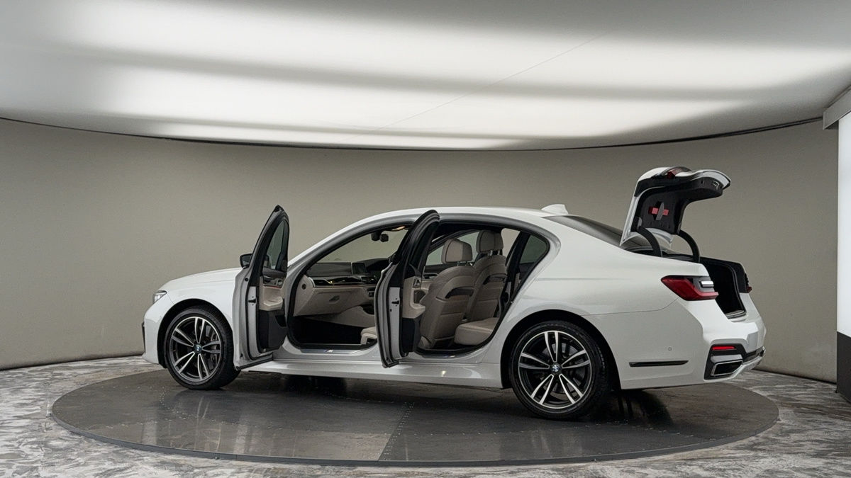 BMW 7 Series Image 10