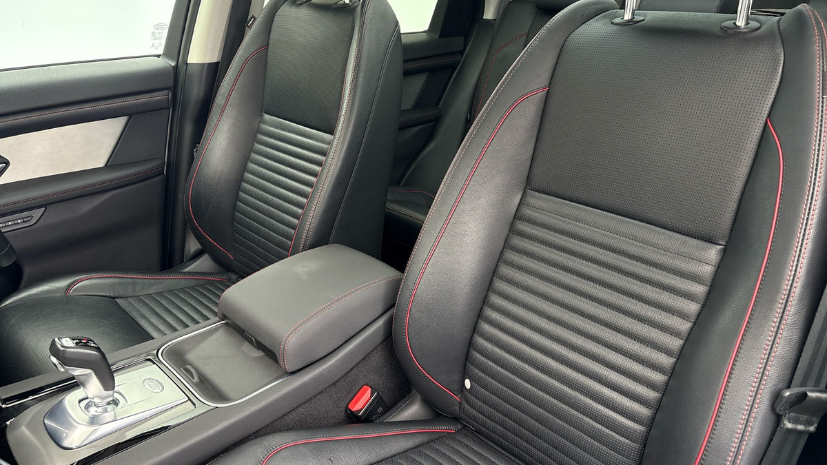 Land Rover Discovery Sport Image 7