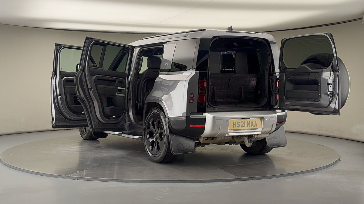 Land Rover Defender 110 Image 23