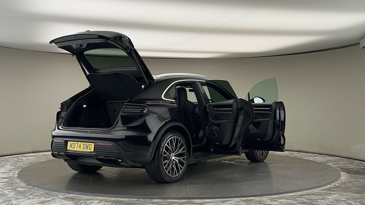 More views of Porsche Macan