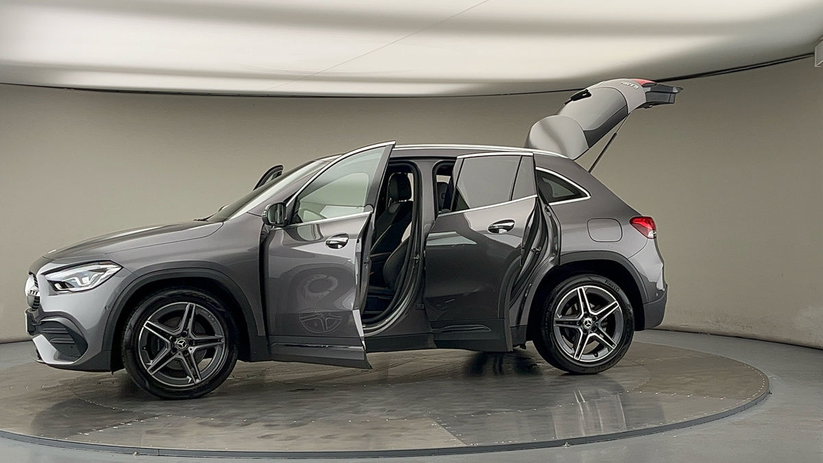 More views of Mercedes-Benz GLA