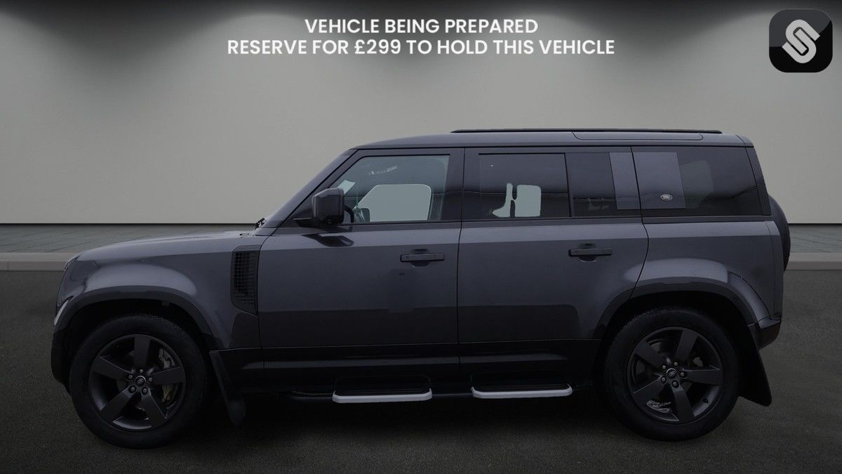 Land Rover Defender 110 Image 6