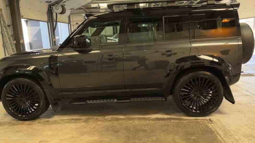 More views of Land Rover Defender 110