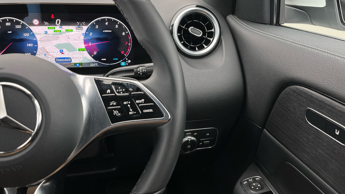Mercedes-Benz GLA Image 14