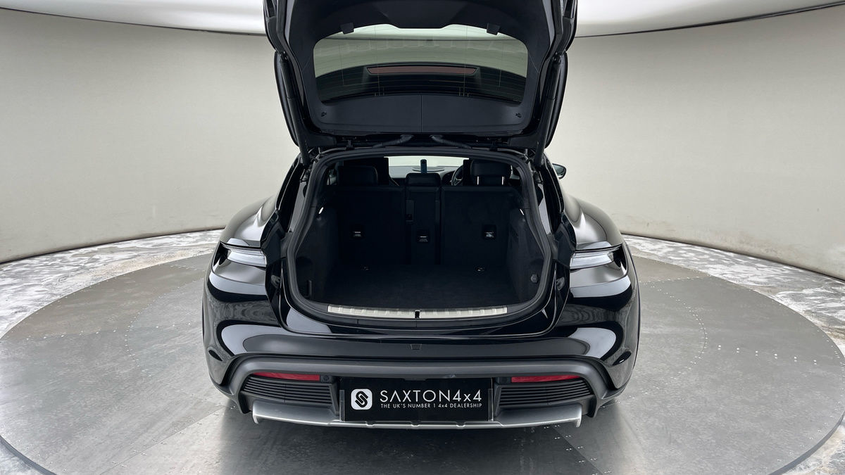 Porsche Taycan Image 11