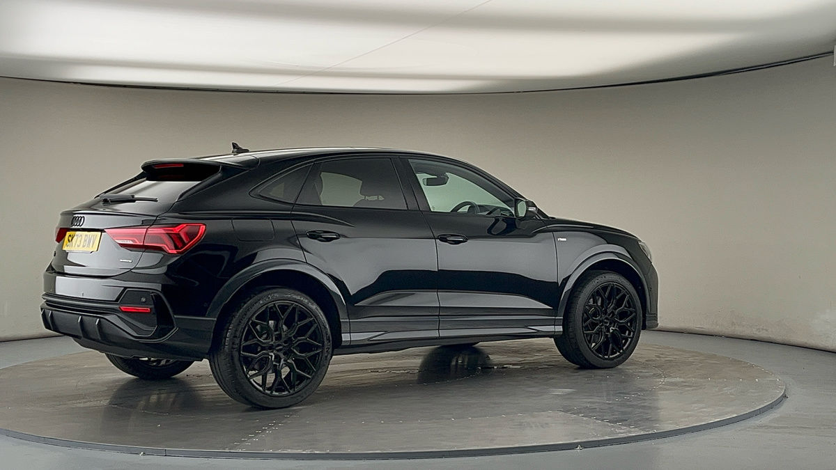 More views of Audi Q3