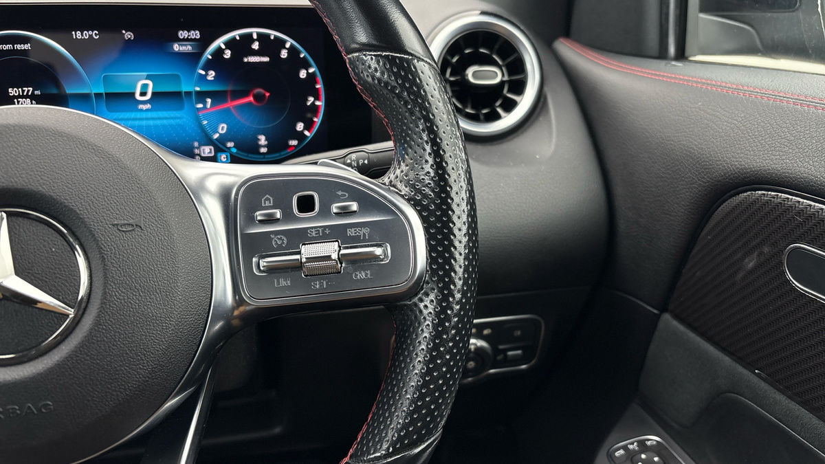 Mercedes-Benz GLA Image 14