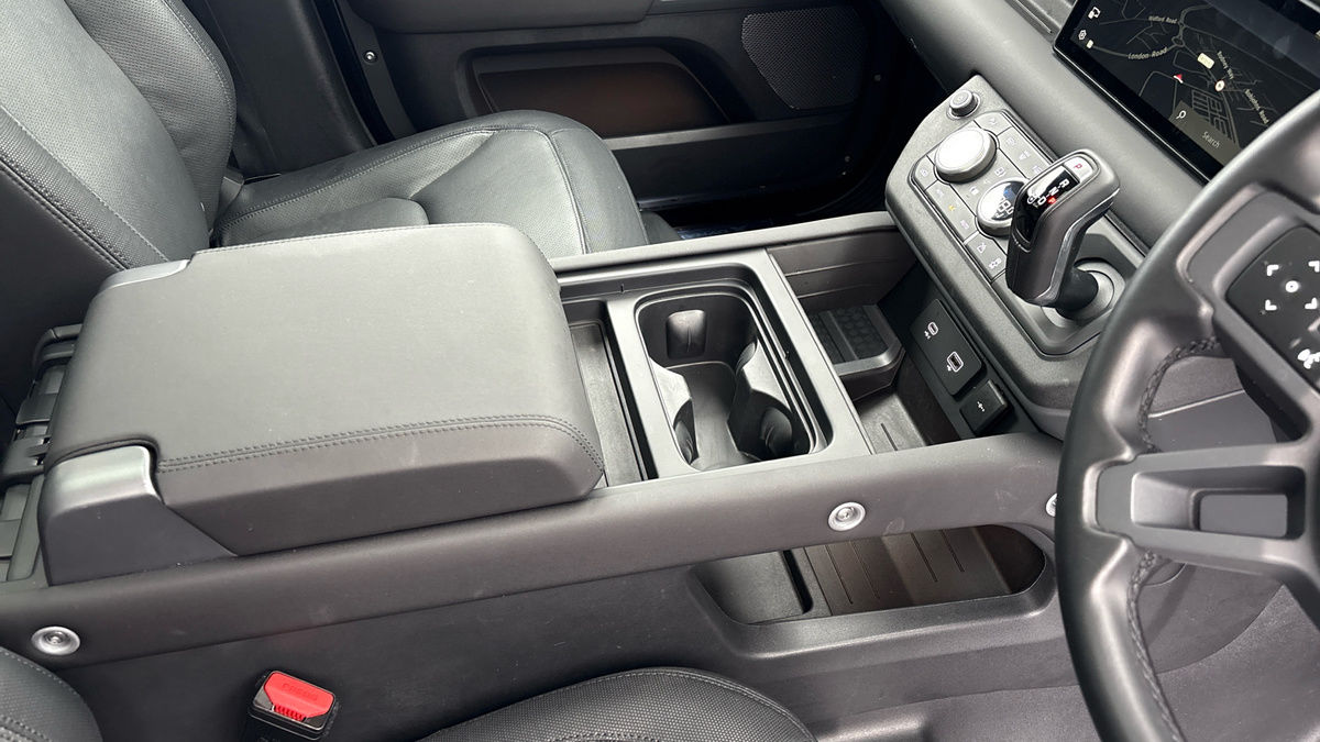 Land Rover Defender 110 Urban Image 35