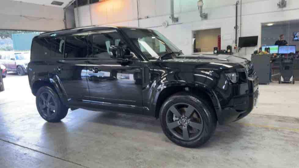 More views of Land Rover Defender 110
