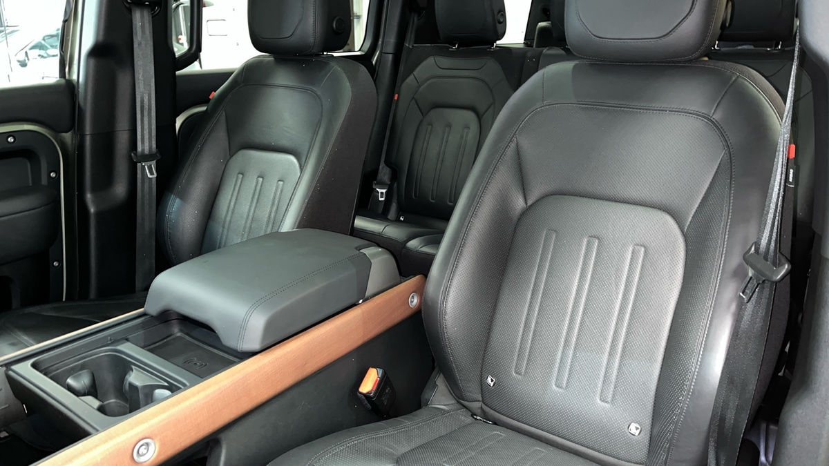 Land Rover Defender 130 Image 7