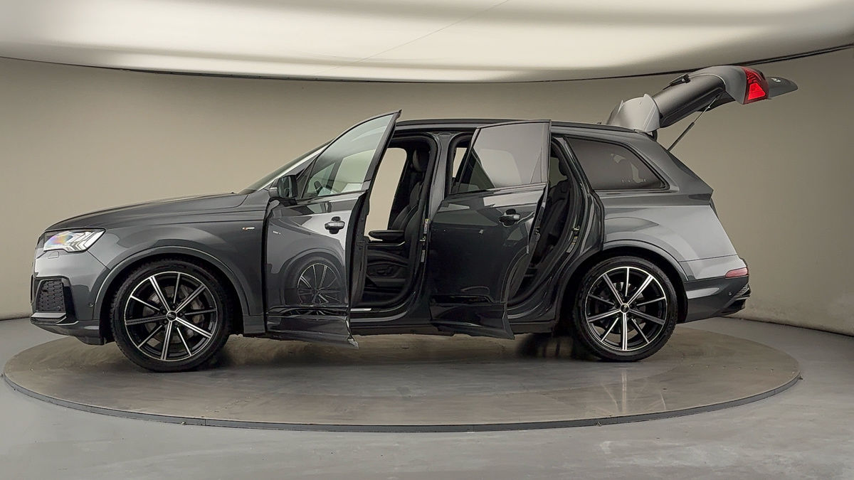 More views of Audi Q7