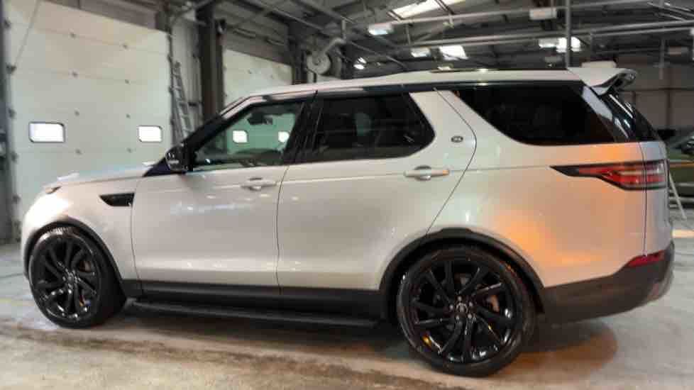 More views of Land Rover Discovery