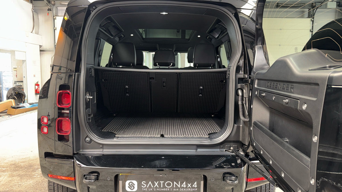 Land Rover Defender 110 Urban Image 22