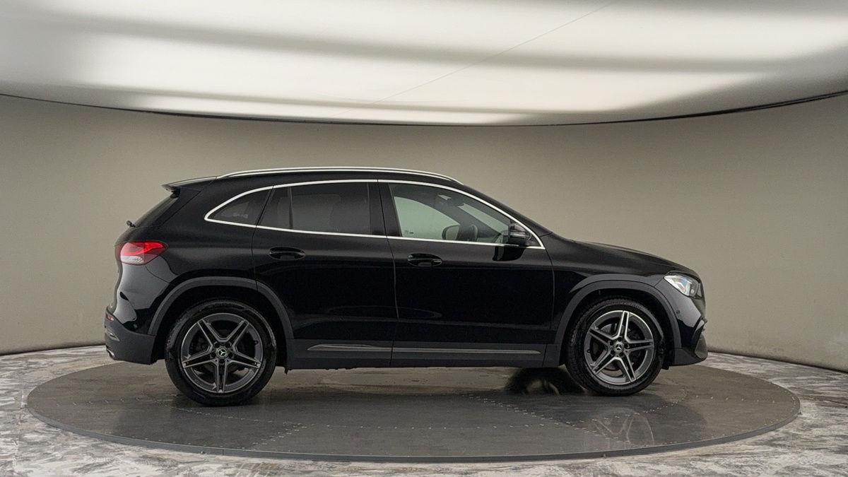 Mercedes-Benz GLA Image 16