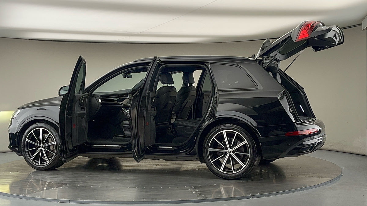 More views of Audi Q7