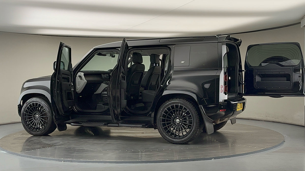 More views of Land Rover Defender 110
