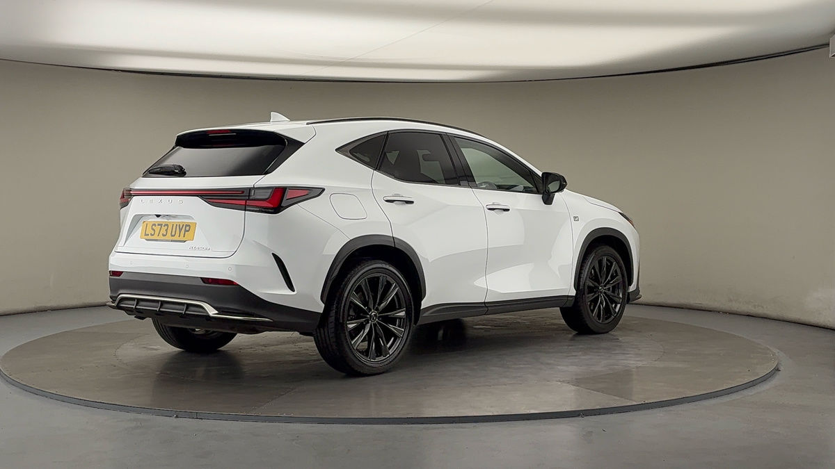 Lexus NX Image 21