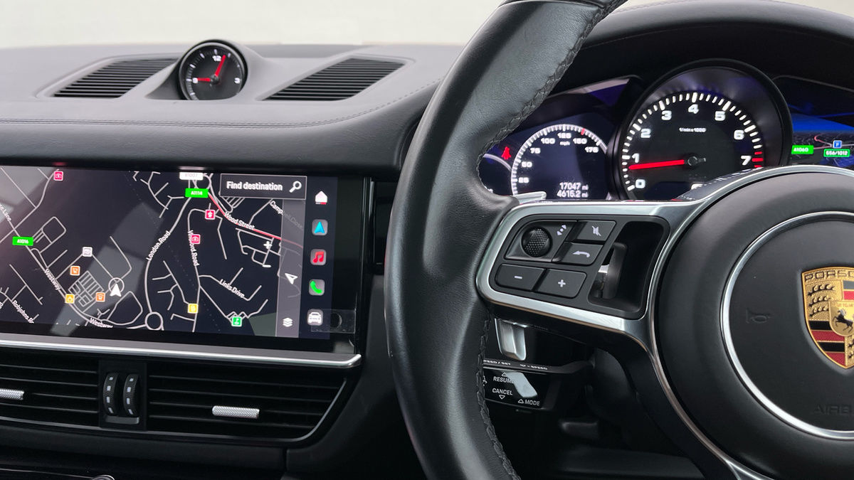 Porsche Cayenne Image 13