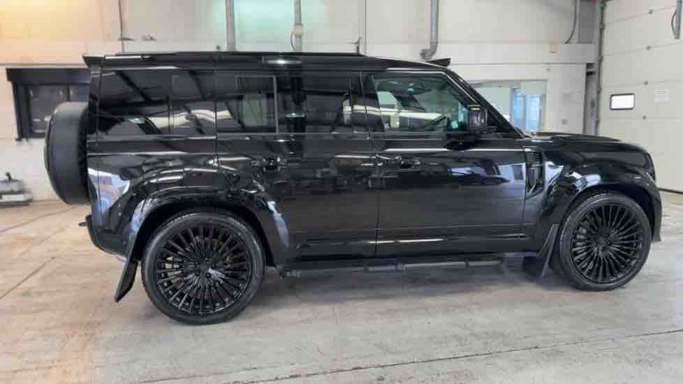 More views of Land Rover Defender 110