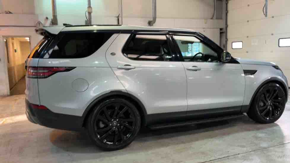 More views of Land Rover Discovery