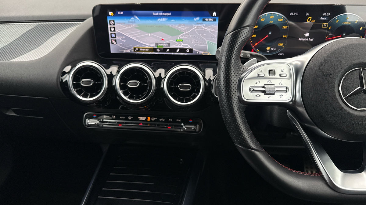 Mercedes-Benz GLA Image 13