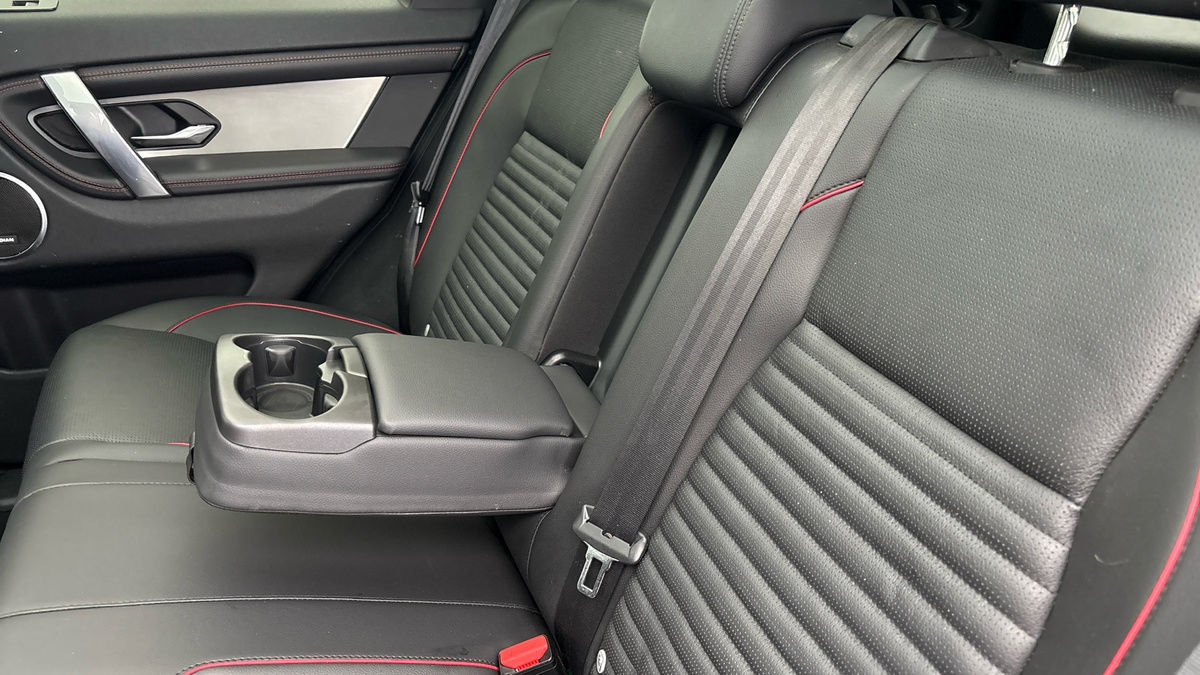 Land Rover Discovery Sport Image 9