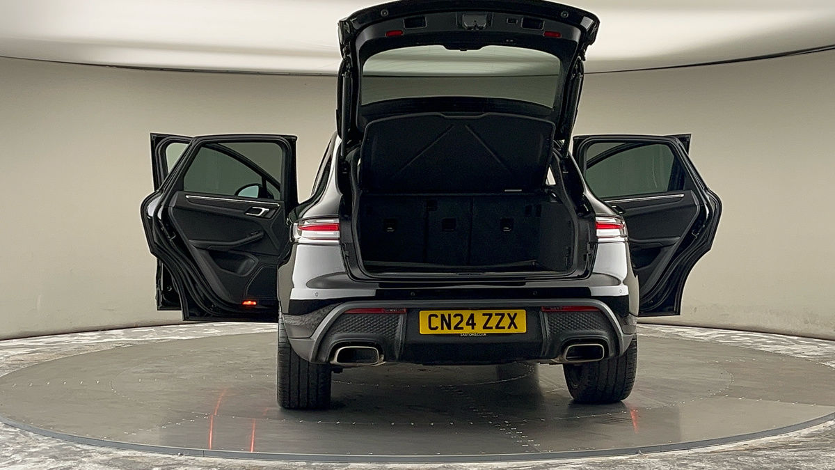 More views of Porsche Macan