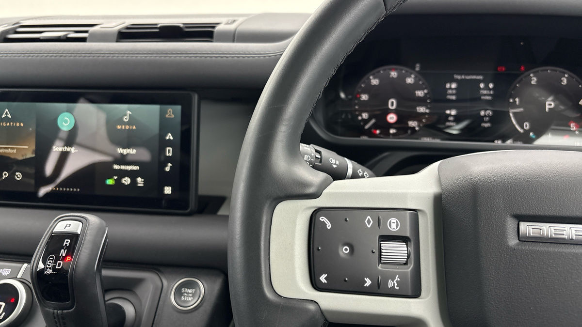 Land Rover Defender 110 Image 13