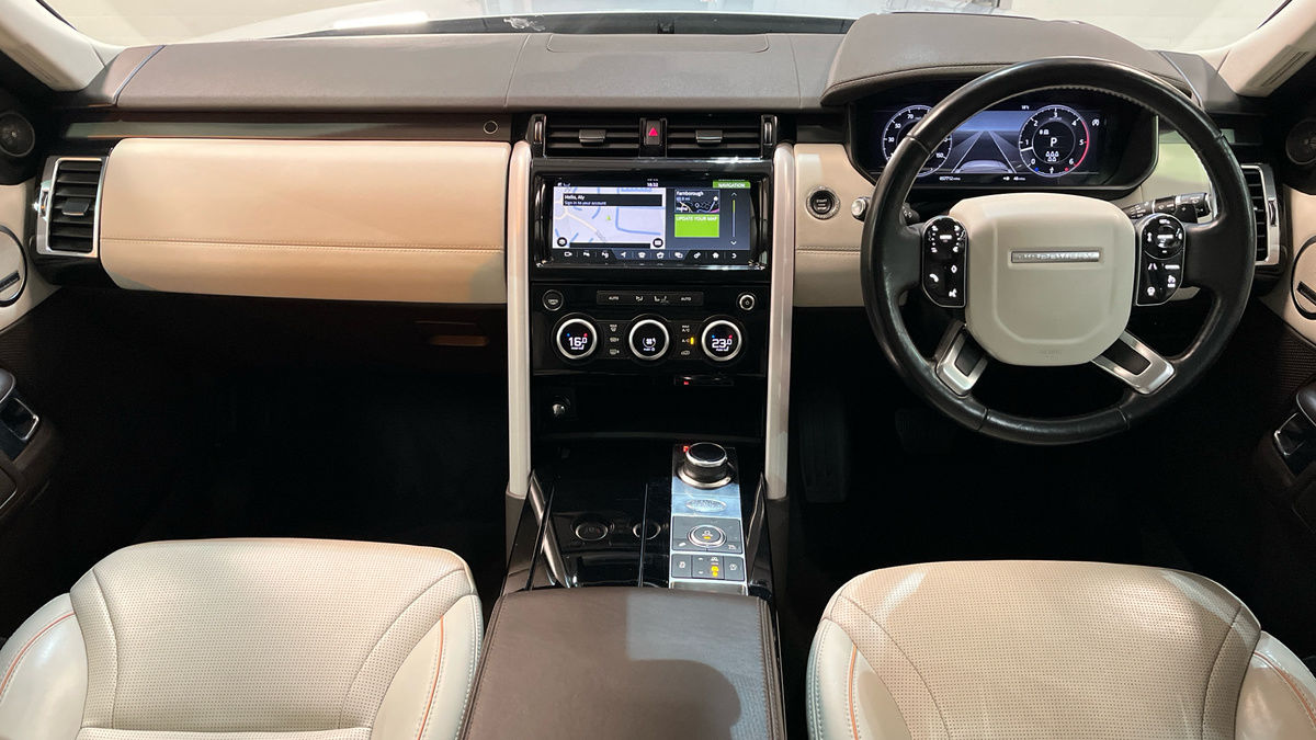 Land Rover Discovery Image 12