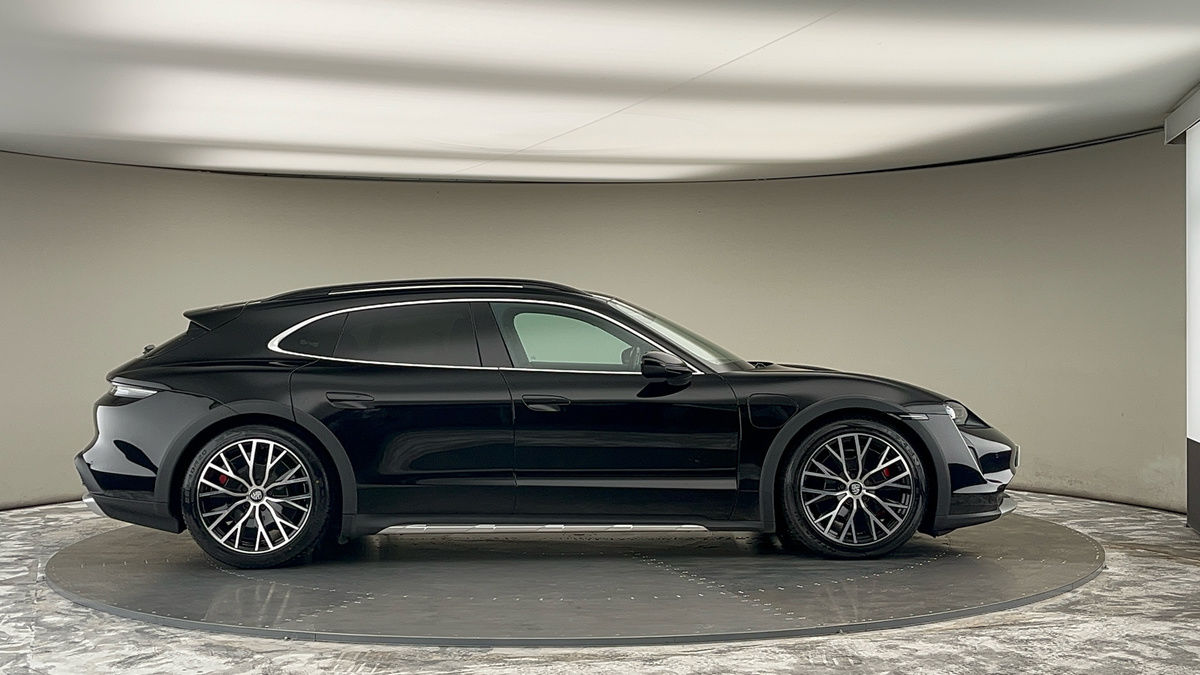 Porsche Taycan Image 16