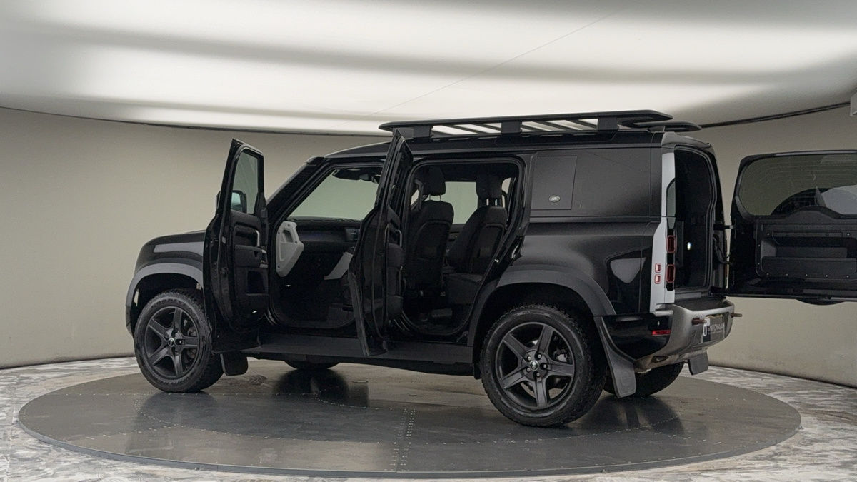 Land Rover Defender 110 Image 10