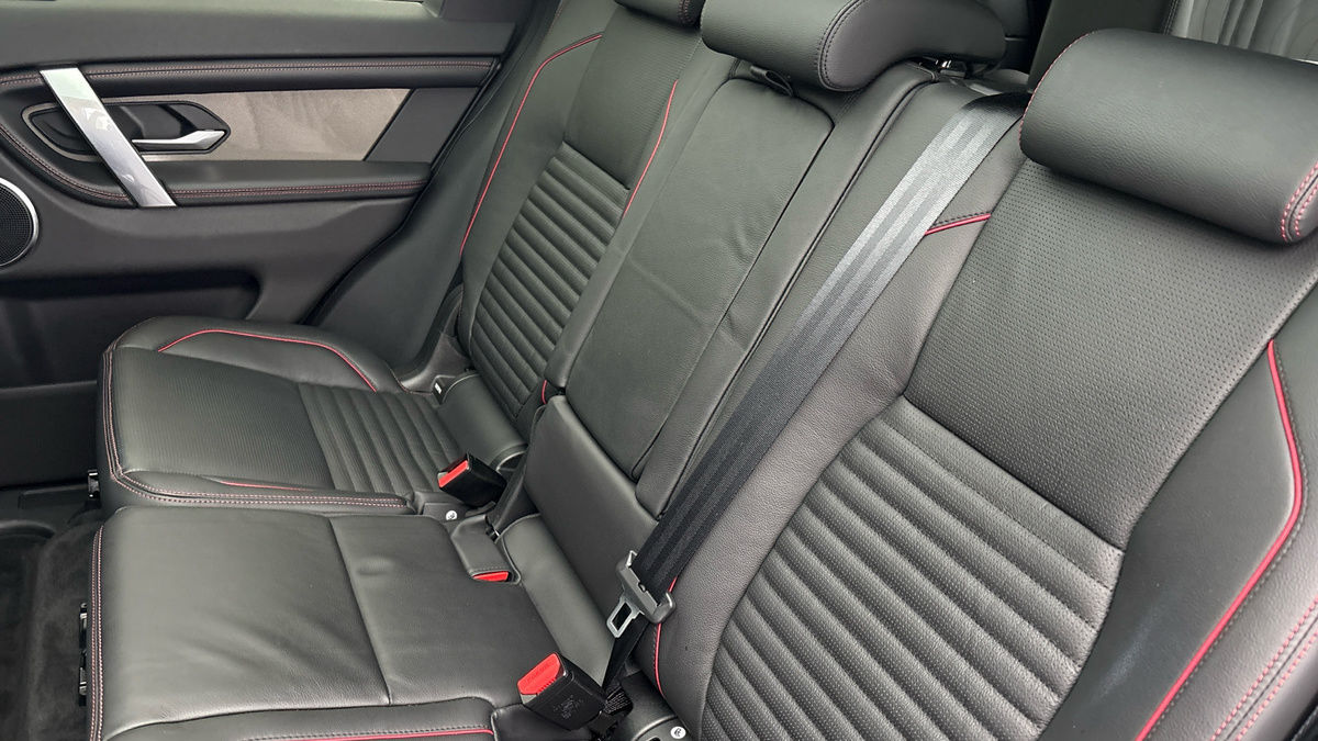 Land Rover Discovery Sport Image 8