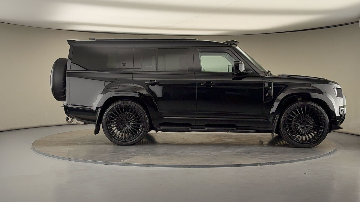 Land Rover Defender 130 Urban Image 25