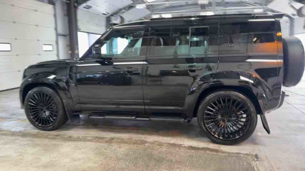 More views of Land Rover Defender 110