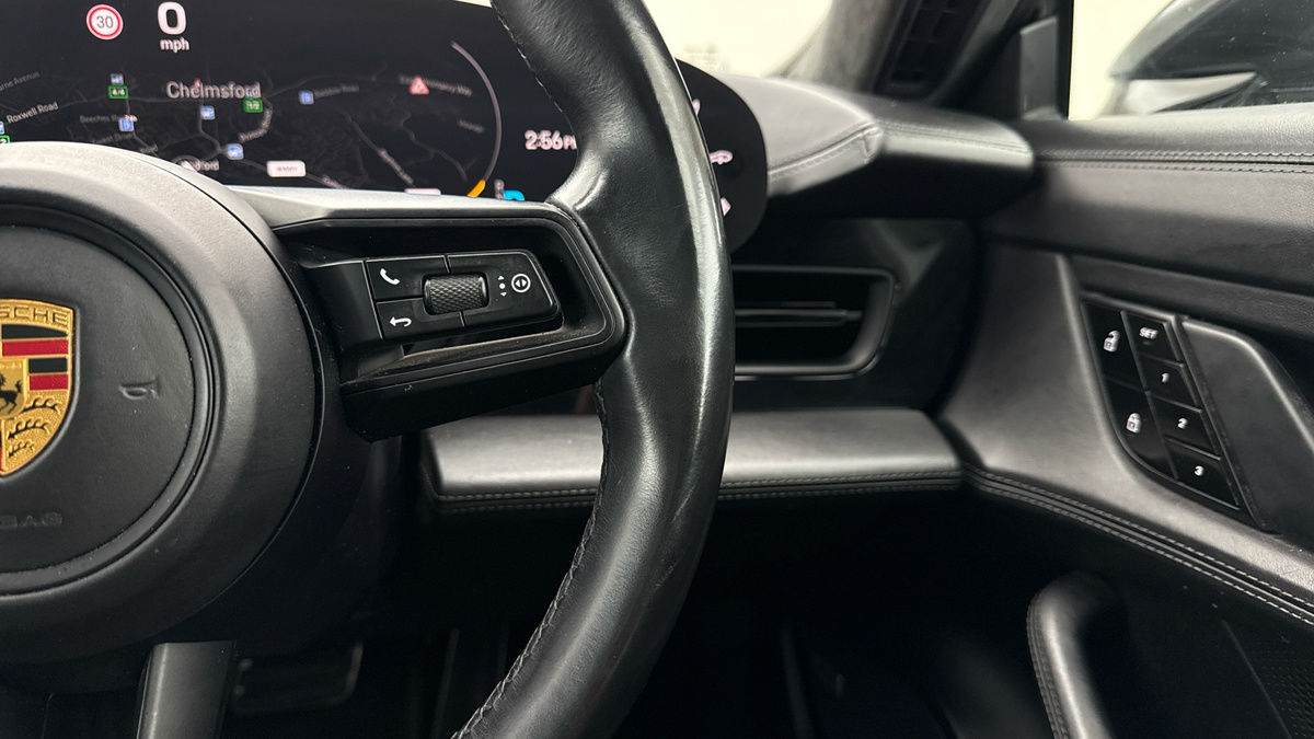 Porsche Taycan Image 14