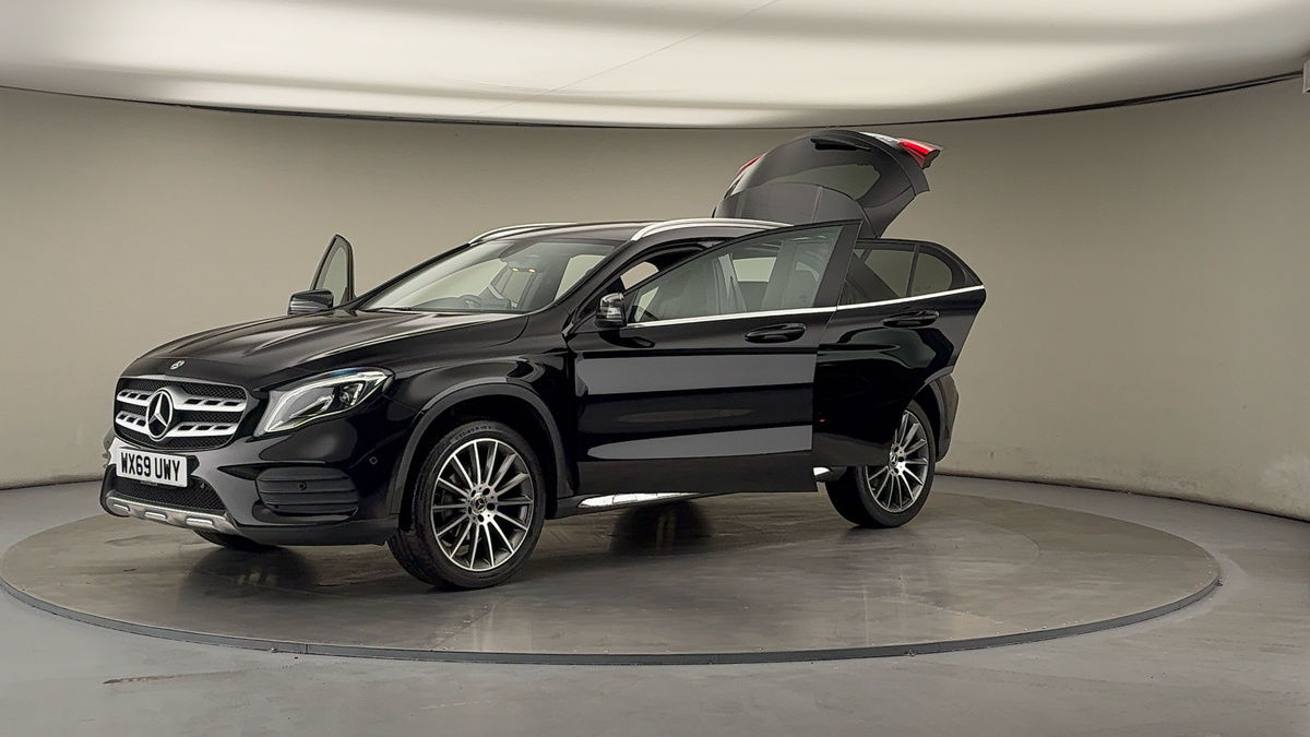 More views of Mercedes-Benz GLA