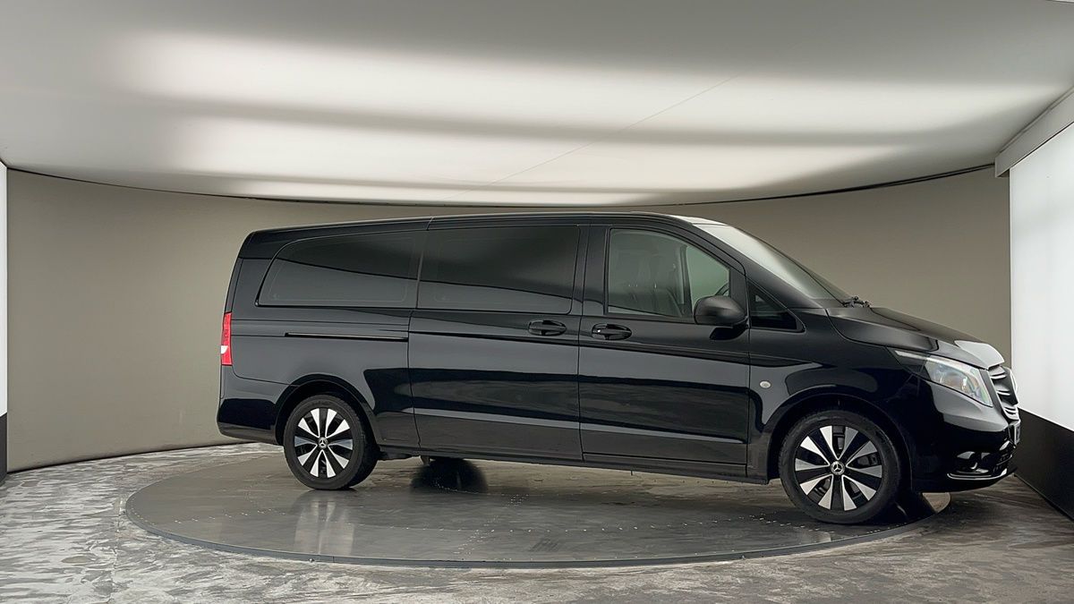 More views of Mercedes-Benz Vito