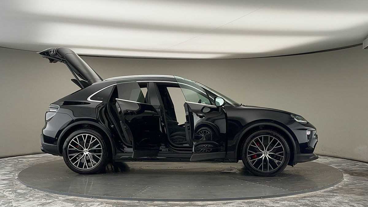 More views of Porsche Macan