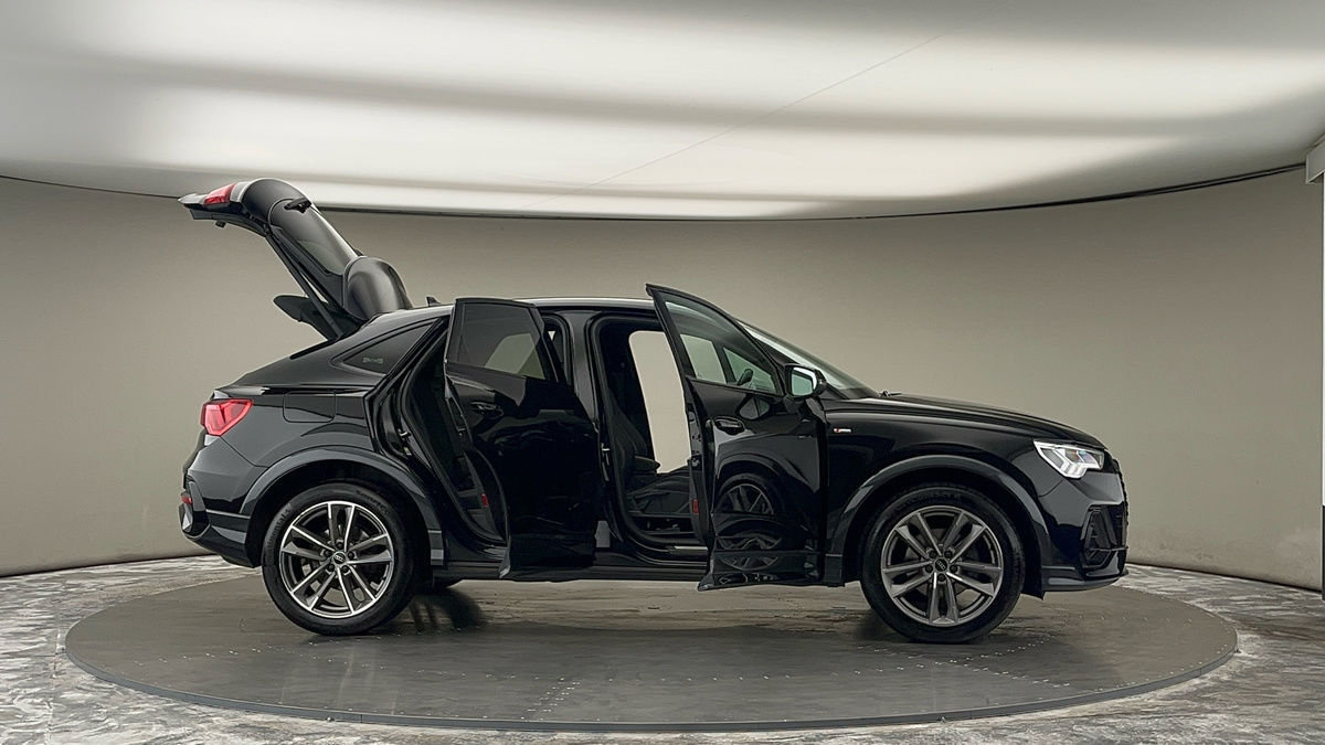 More views of Audi Q3