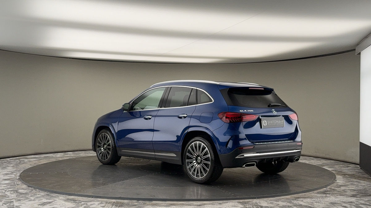 Mercedes-Benz GLA Image 2