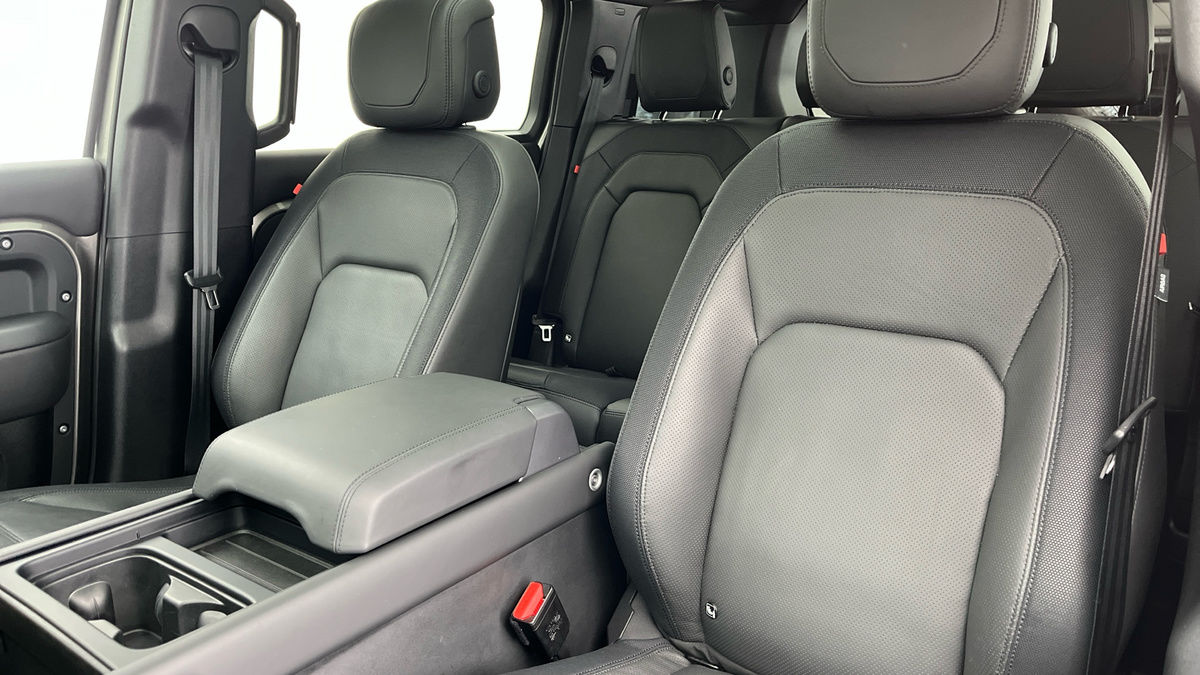 Land Rover Defender 110 Urban Image 14