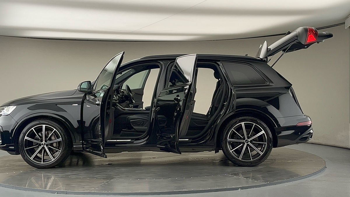 More views of Audi Q7