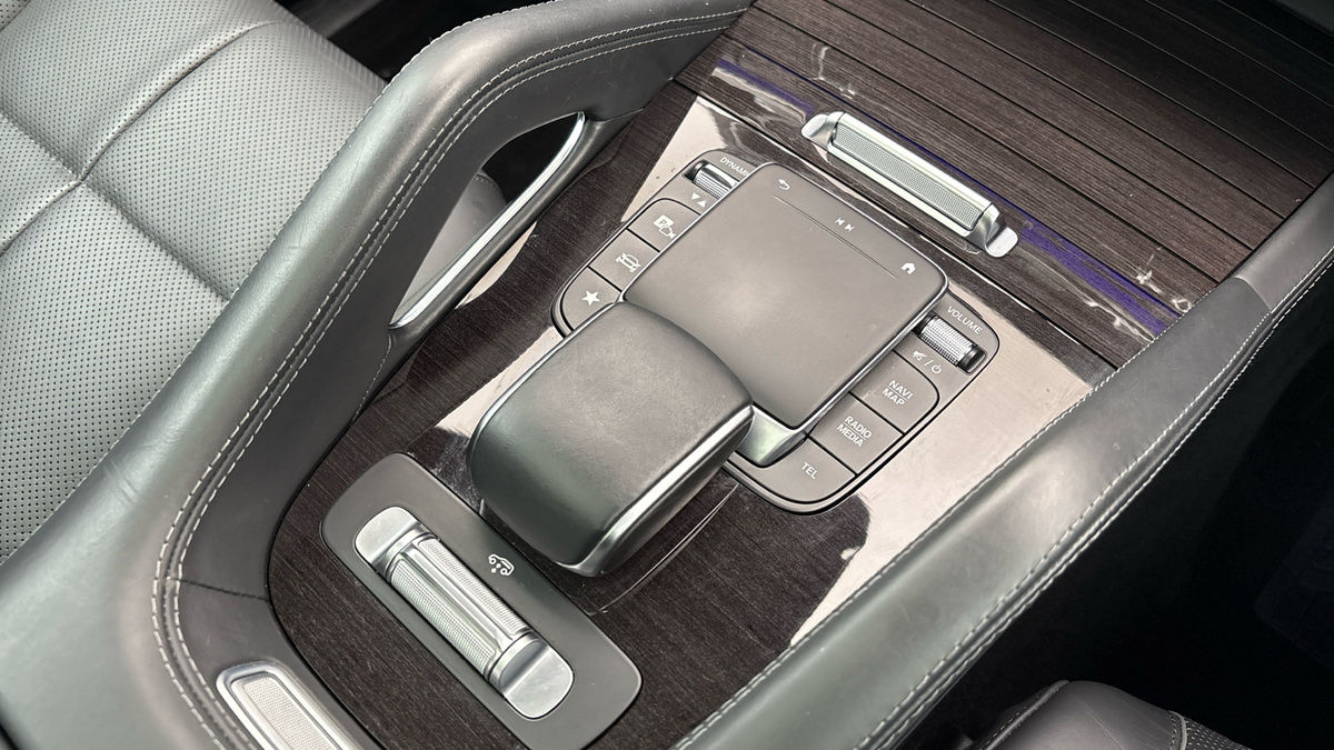 Mercedes-Benz GLS Image 25