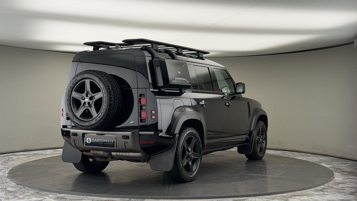 Land Rover Defender 110 Image 21