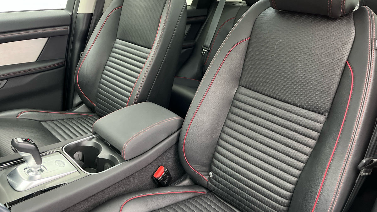 Land Rover Discovery Sport Image 7