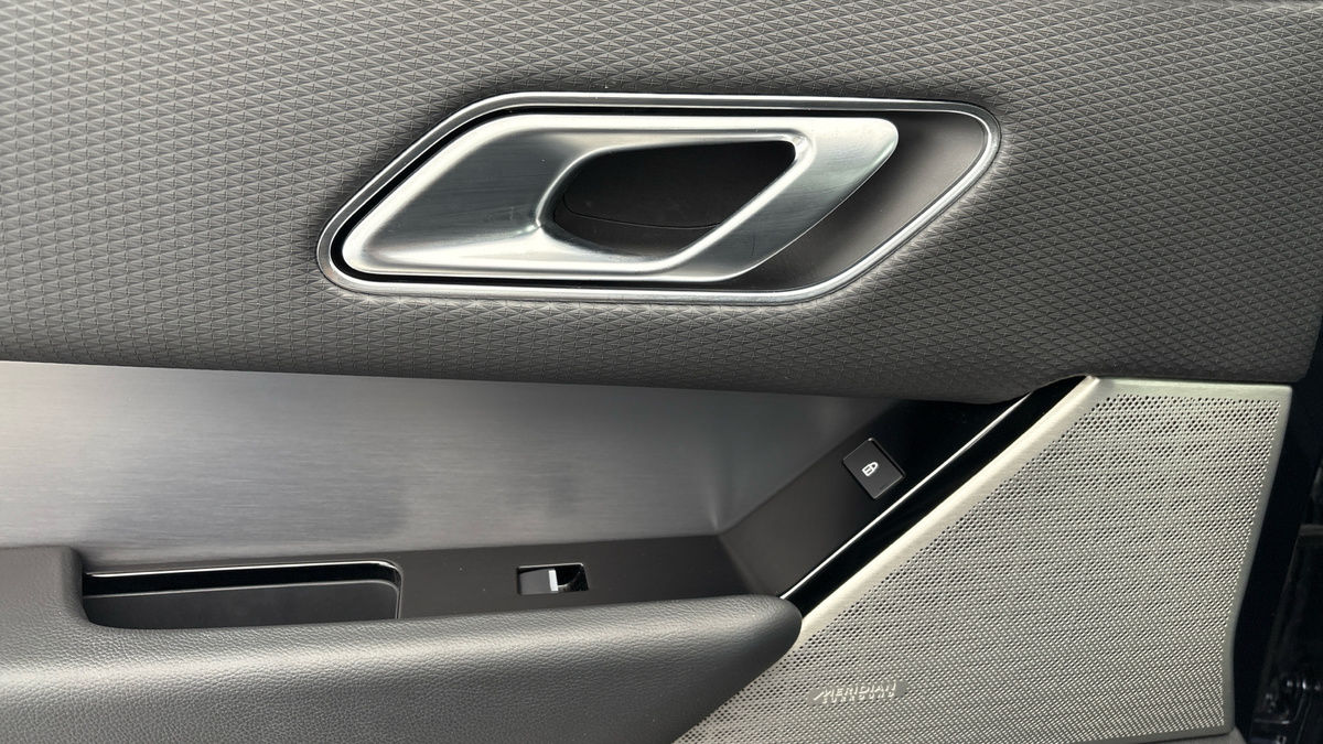 Land Rover Range Rover Velar Image 19
