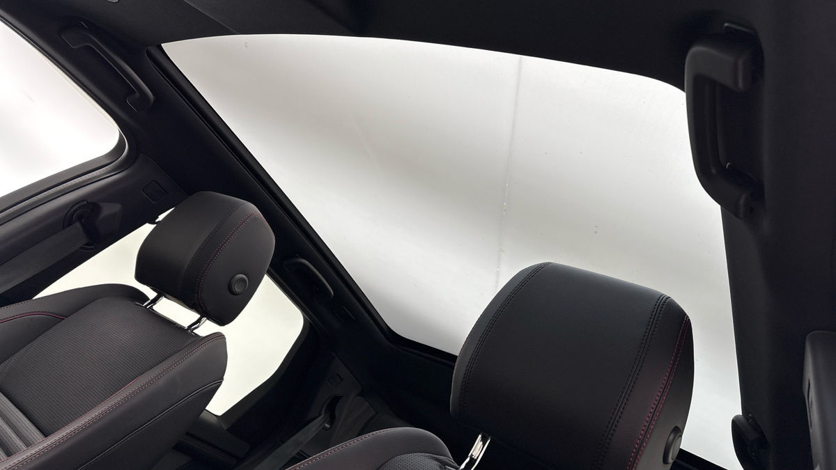 Land Rover Discovery Sport Image 6
